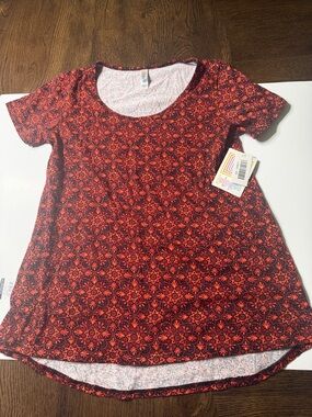 LuLaRoe Red and Black Floral Medallion Short Sleeve Scoop Neck Top size XS  NWT